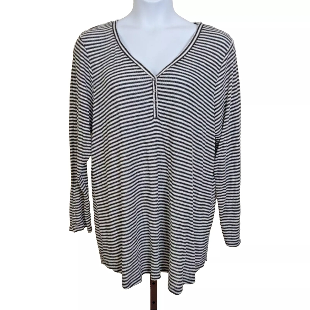 Torrid 4 Black White Striped Long Sleeved Ribbed Henley Top Women's Plus 4X